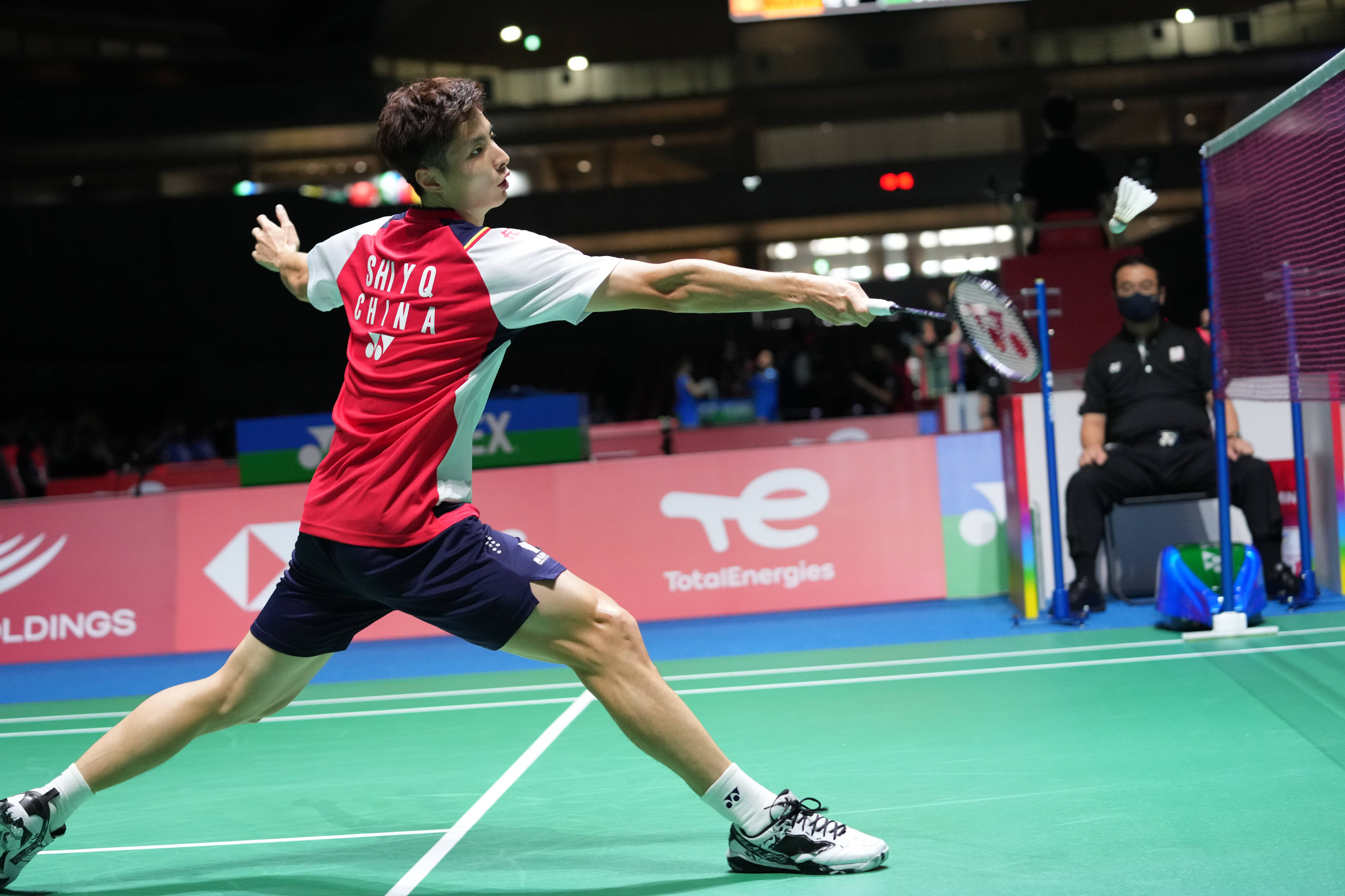 的陪同下主 的陪同下主